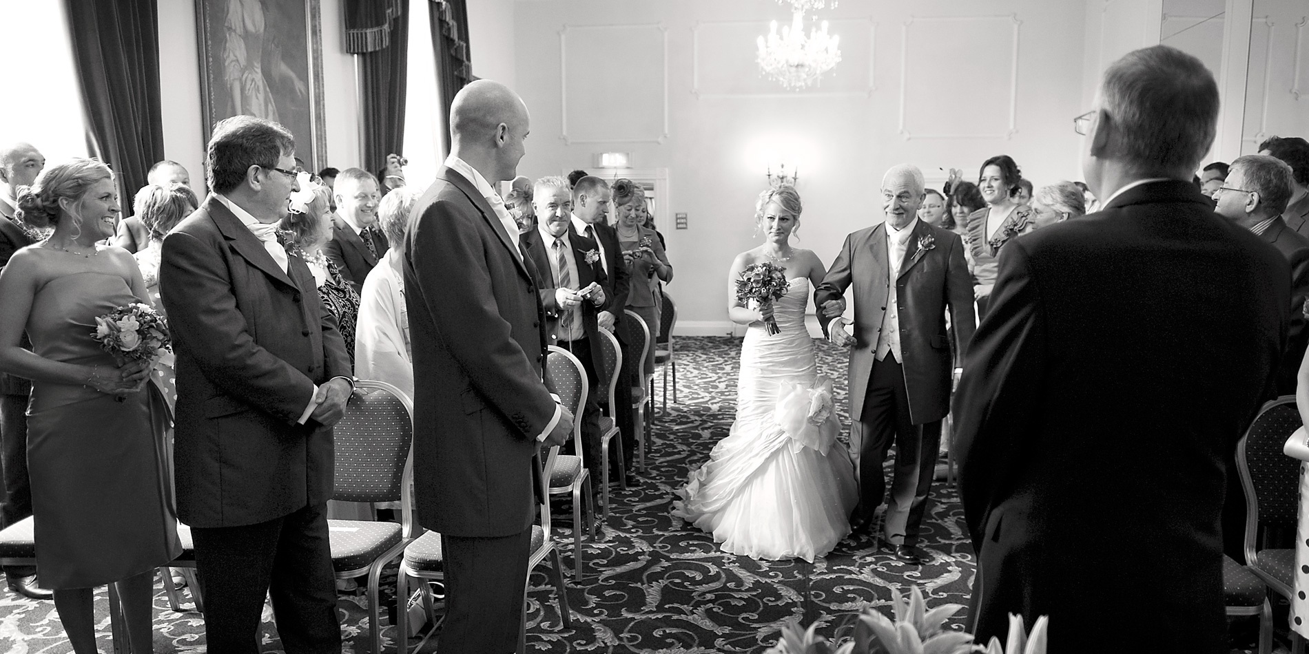 Cardiff-wedding-photographer-ar-jenkins-arrival-of-Bride-Bea-hotel-wedding