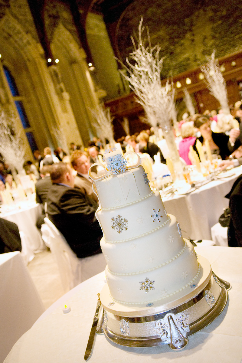 South-wales-wedding-photographer-Caerphilly-castle-weddings-grand-hall-wedding-cake-reception-winter-wedding